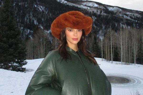 Siêu mẫu Kendall Jenner lên đồ gợi cảm đi dự tiệc-9