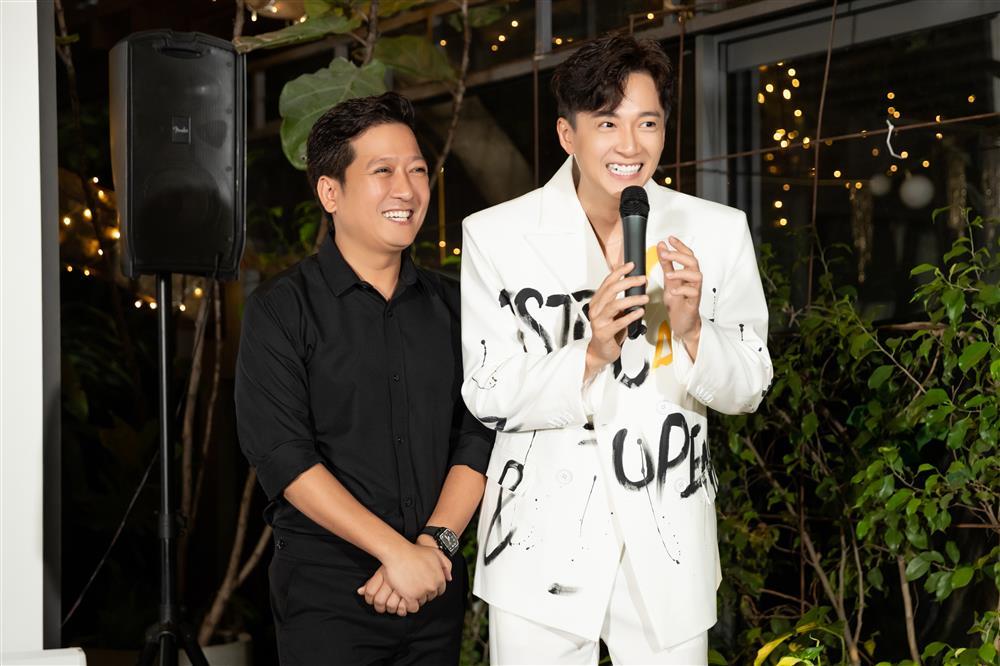 Trường Giang, con trai Hoài Linh mừng Ngô Kiến Huy ra MV-10