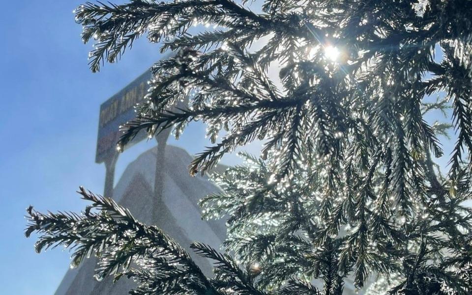 Băng giá xuất hiện trên đỉnh Fansipan-1