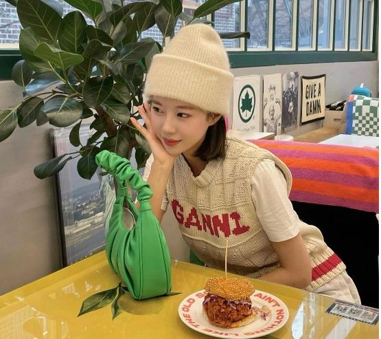 5 tips lên đồ màu xanh đỏ Giáng sinh vừa cool vừa thời thượng-5