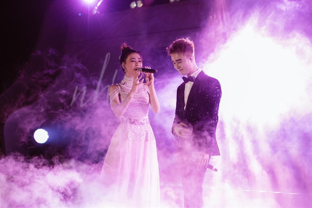 Fan lo lắng khi thấy ánh mắt của Hà Nhi lúc song ca với Đạt G-1