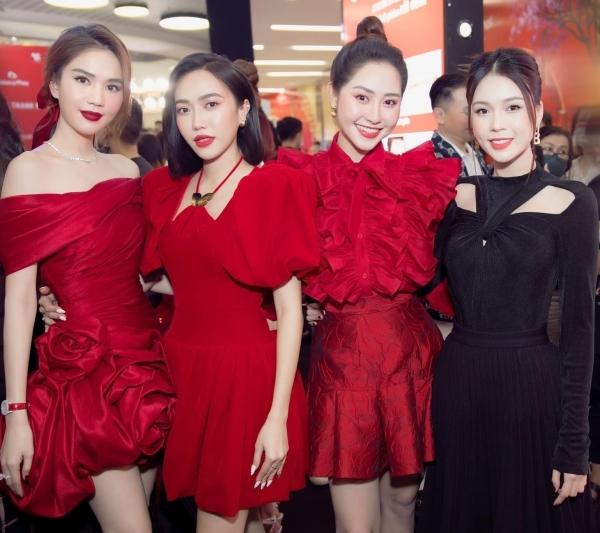 Sam giàu sụ vẫn mặc mãi chiếc áo đụng hàng Hải Tú, Hiền Hồ-5