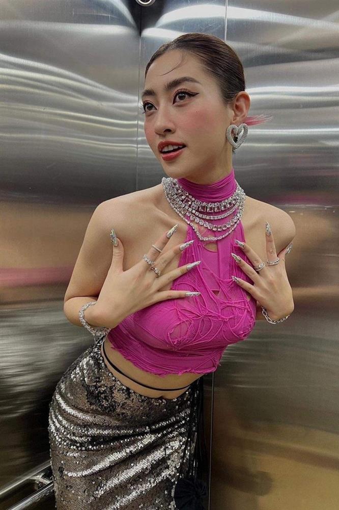 Cặp nàng hậu chuộng diện đồ đôi nhất nhì làng hương sắc-1