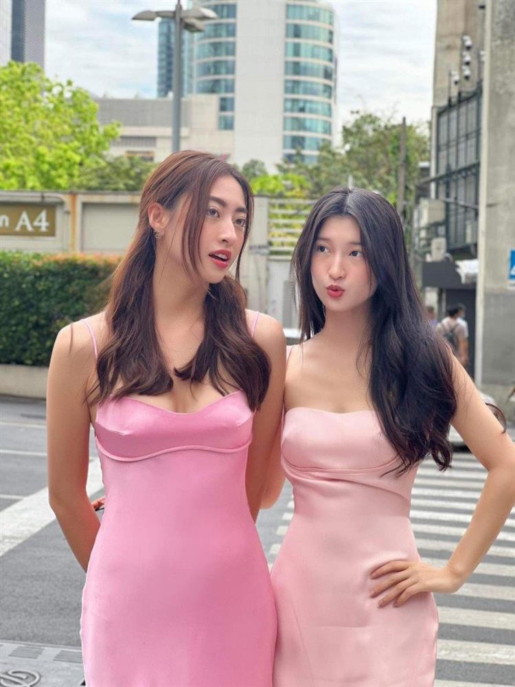 Cặp nàng hậu chuộng diện đồ đôi nhất nhì làng hương sắc-6