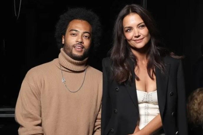 Katie Holmes chia tay bạn trai kém 11 tuổi-1