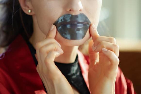 Cách sử dụng mặt nạ môi đúng cách, hiệu quả trong mùa đông-1