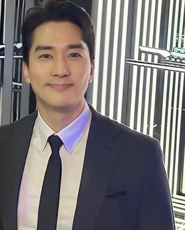 2 tài tử Hàn ở tuổi U50: Song Seung Hun ăn đứt đàn em So Ji Sub-4