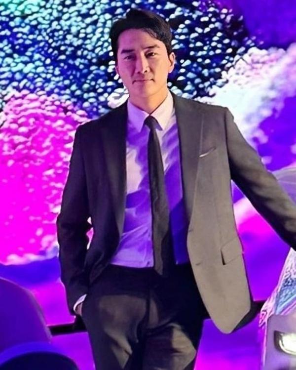 2 tài tử Hàn ở tuổi U50: Song Seung Hun ăn đứt đàn em So Ji Sub-5