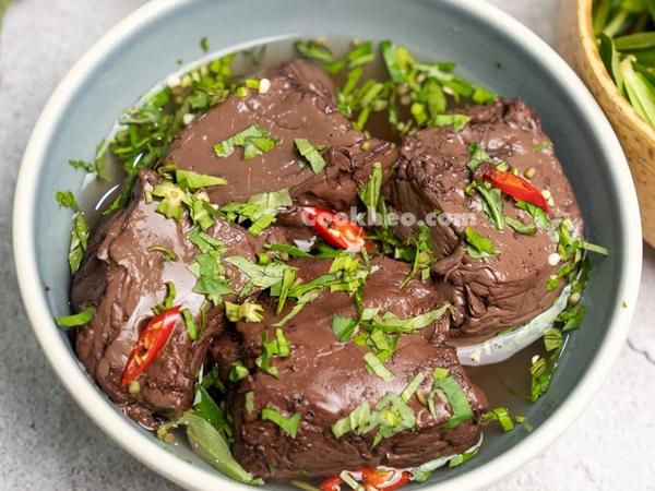 Tiết lợn mua về đừng luộc ngay, làm điều này để tiết mềm mịn như thạch mà không tanh-3