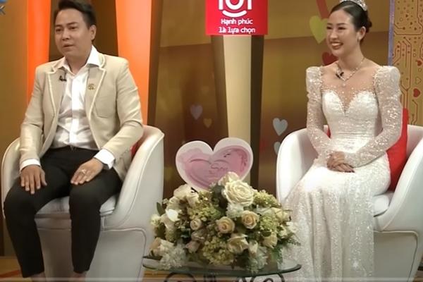 Chàng trai theo đuổi bạn học hơn 10 năm, nhờ phụ huynh mới cưới được vợ-1