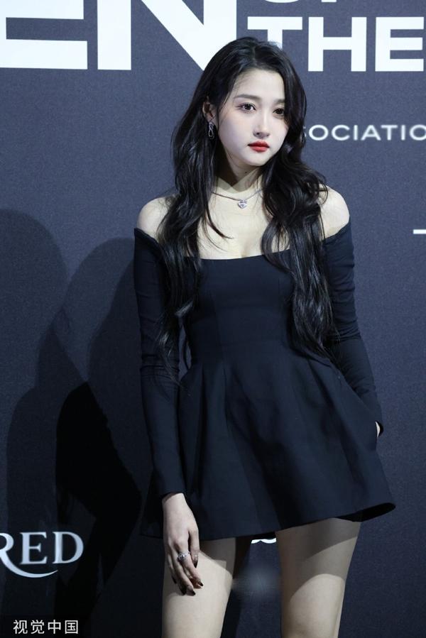 Vương Hạc Đệ - Bạch Lộc mặt trắng lệch tông, mỹ nhân đẹp nhất Diên Hi sần sùi mụn-5