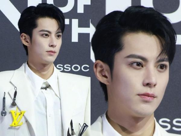 Vương Hạc Đệ - Bạch Lộc mặt trắng lệch tông, mỹ nhân đẹp nhất Diên Hi sần sùi mụn-12