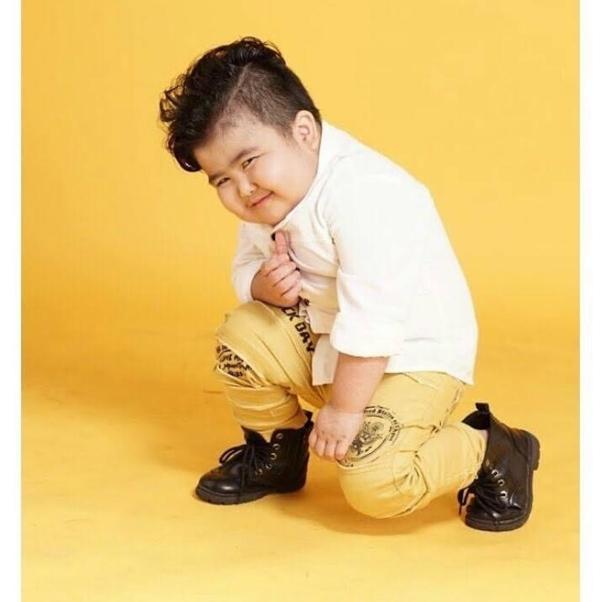 Thần đồng âm nhạc nhí Tin Tin hát đám cưới sau thời gian ở ẩn-10