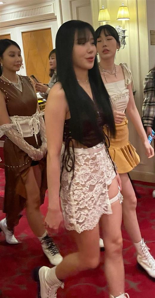 Cận cảnh nhan sắc nữ idol xấu nhất Kpop qua cam thường khi đến Việt Nam-3