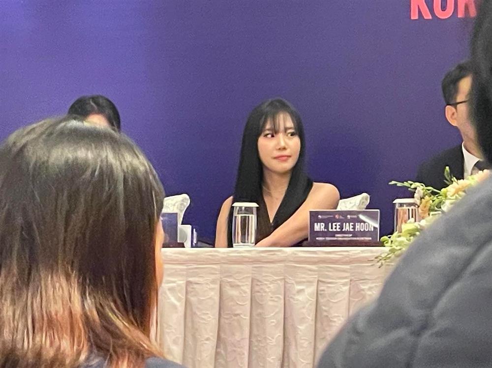 Cận cảnh nhan sắc nữ idol xấu nhất Kpop qua cam thường khi đến Việt Nam-6