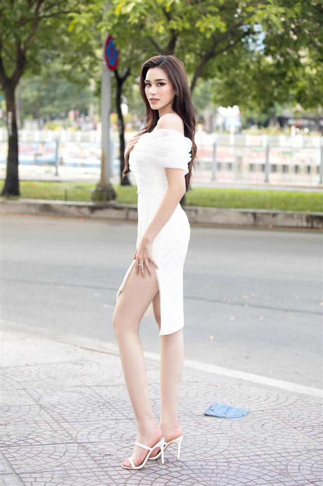 Đỗ Thị Hà gây mê với đôi chân kiếm Nhật chấp cả cam thường-5