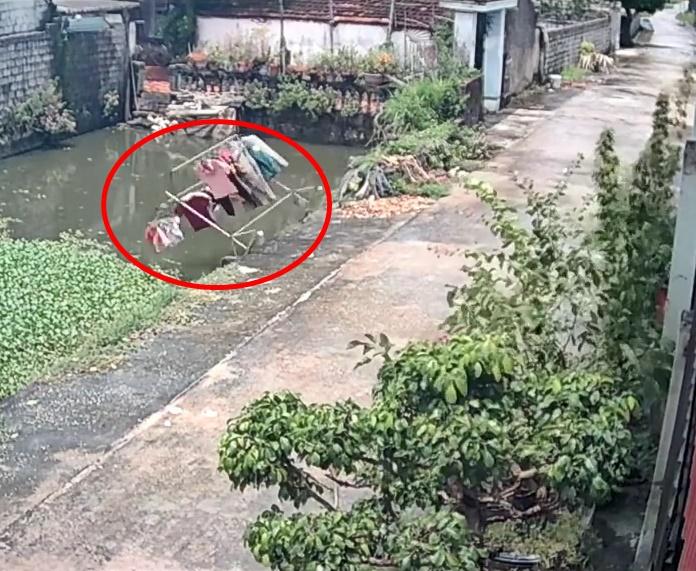 Tình nghĩa xóm làng suýt sứt đầu mẻ trán, may có camera làm chứng-2