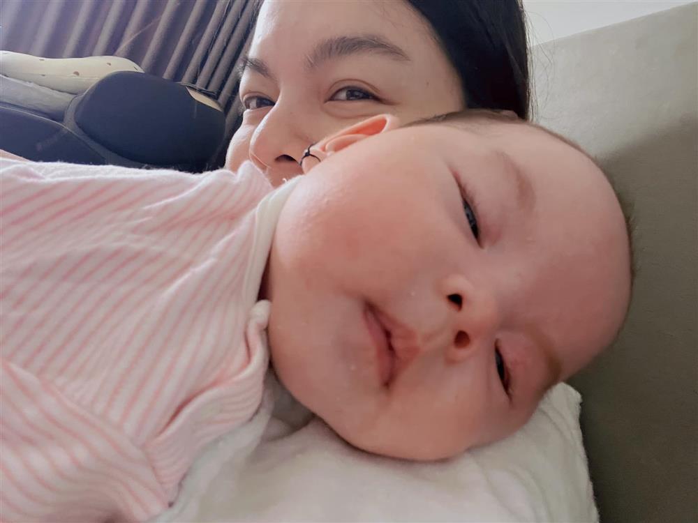 Ái nữ Phạm Quỳnh Anh 5 tháng tuổi, trông giống 2 người-9