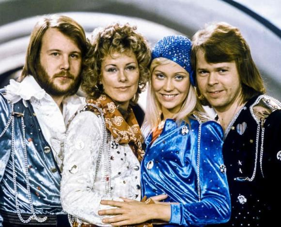 10 trang phục sân khấu mang tính biểu tượng người nổi tiếng-1