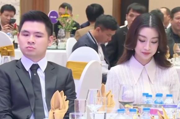 Đỗ Mỹ Linh đi sự kiện cùng ông xã, nhan sắc bị quay lén thế nào?-3