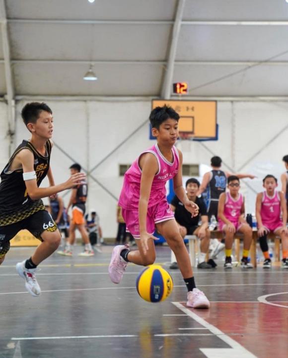 Con trai Lệ Quyên chơi bóng rổ, loạt ảnh điển trai gây sốt-2