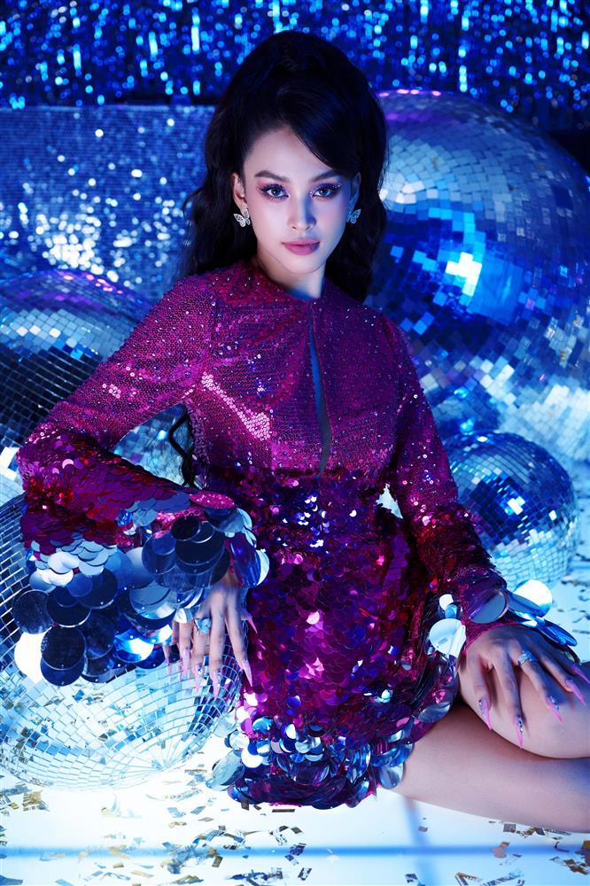 Nhã Phương và Đặng Thu Thảo chân phương mà vẫn cuốn hút-8