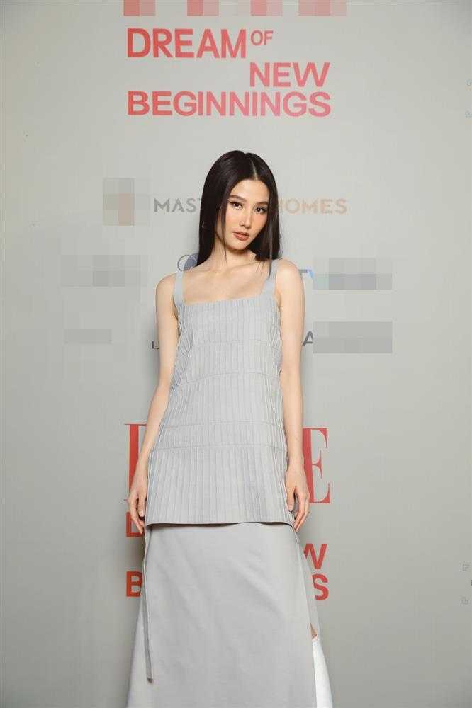 Minh Tú gây bất ngờ với màn catwalk lùi rồi lại chạy như bay-10