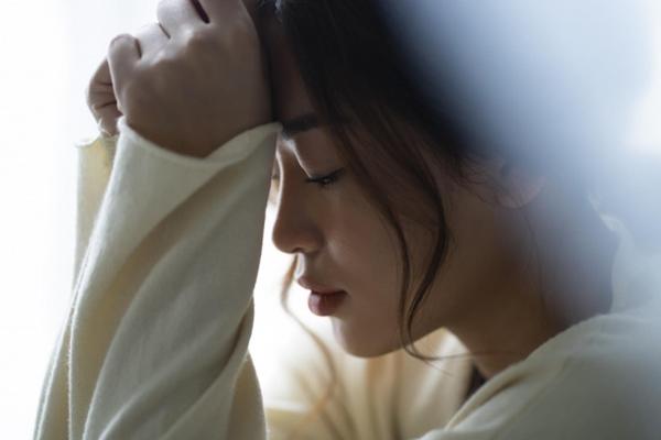 Chồng để ảnh thân mật với nhân tình làm hình nền điện thoại-2