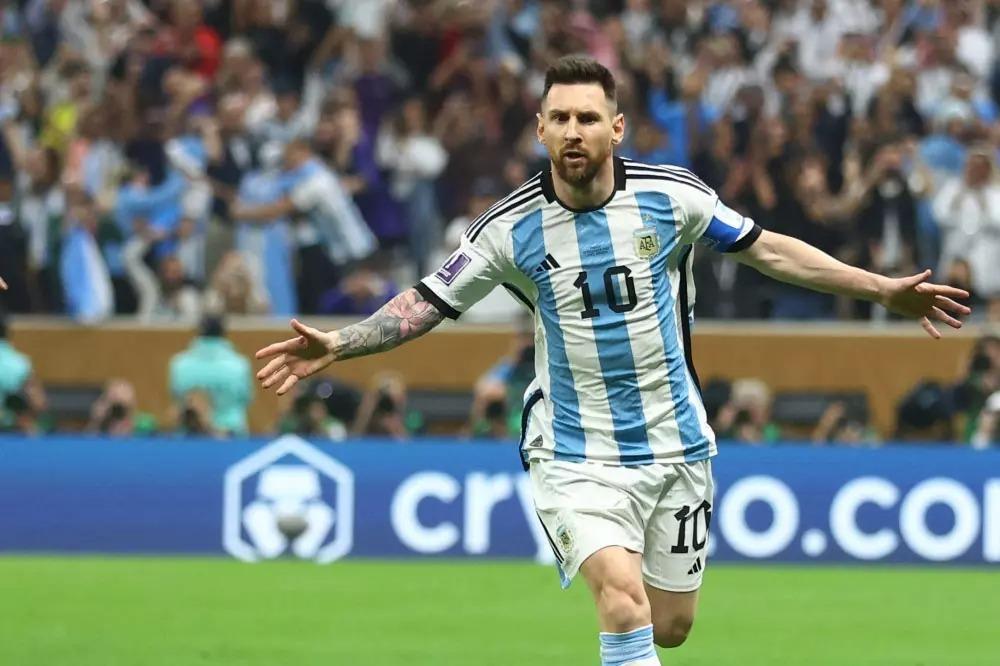 Vbiz rộn ràng ăn mừng Messi và đồng đội vô địch World Cup-1