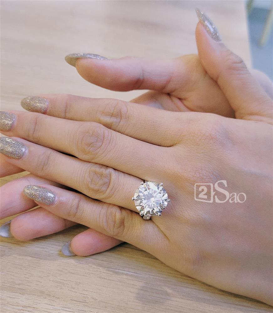 Zoom cận nhẫn cầu hôn to đùng của Sam, giá bao nhiêu?-6