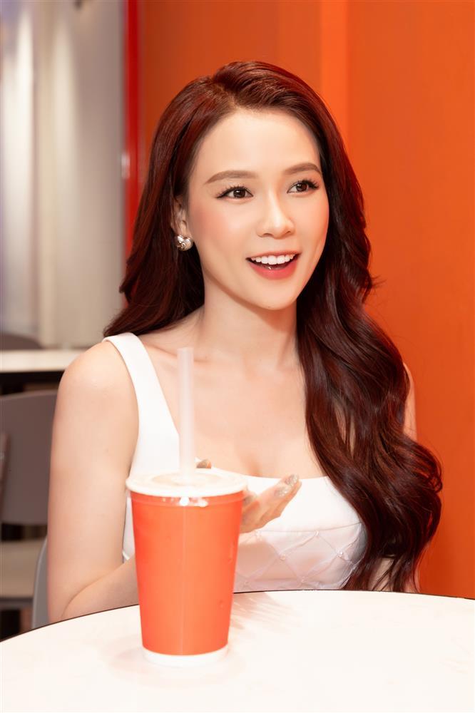 Zoom cận nhẫn cầu hôn to đùng của Sam, giá bao nhiêu?-3