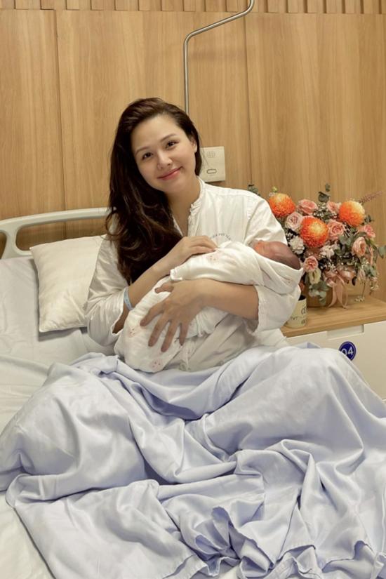 10 sao Việt sinh con năm 2022-3