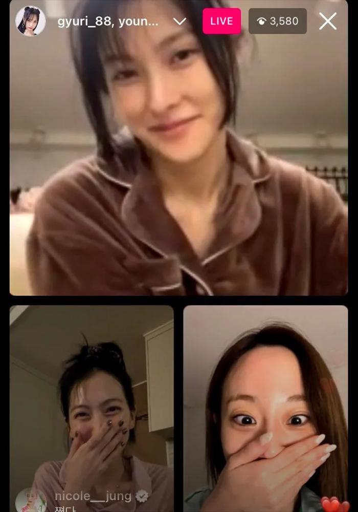 Thành viên KARA thả rông khi xuất hiện trên livestream-1