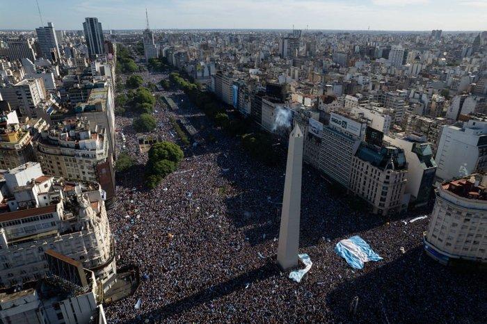 Nghẹt thở trước biển người mừng Messi và Argentina vô địch World Cup-2