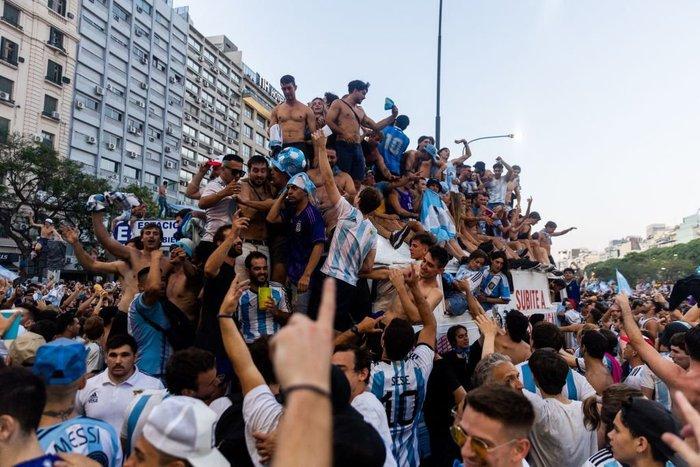 Nghẹt thở biển người mừng Messi và Argentina vô địch World Cup-12