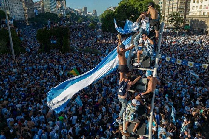 Nghẹt thở trước biển người mừng Messi và Argentina vô địch World Cup-13