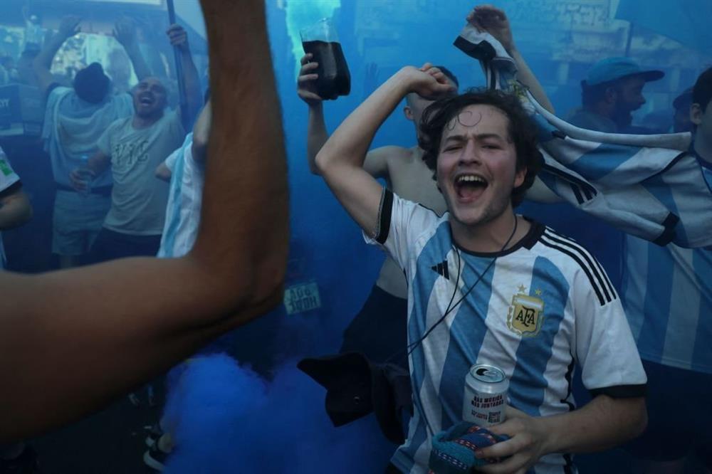 Nghẹt thở biển người mừng Messi và Argentina vô địch World Cup-14