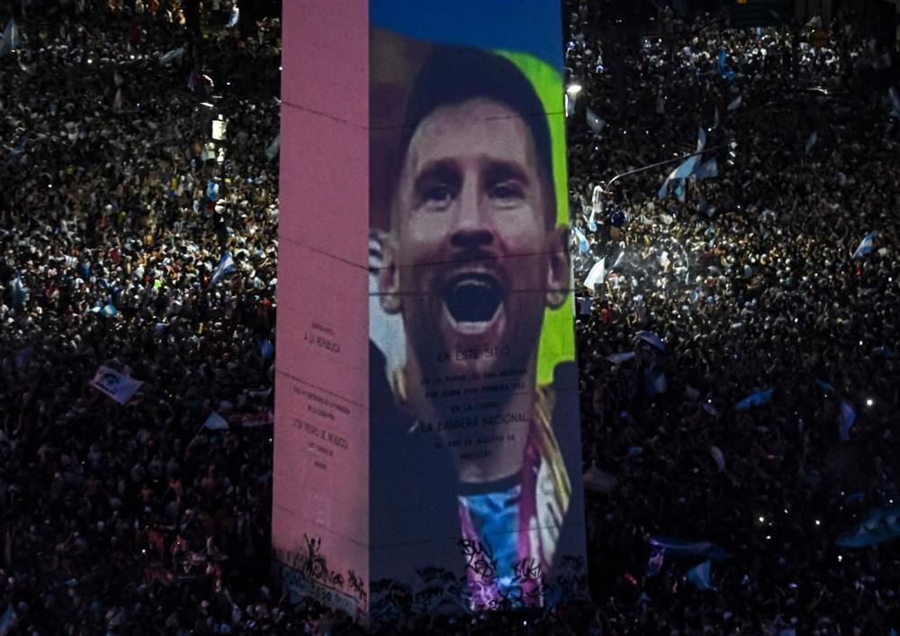Nghẹt thở biển người mừng Messi và Argentina vô địch World Cup-7