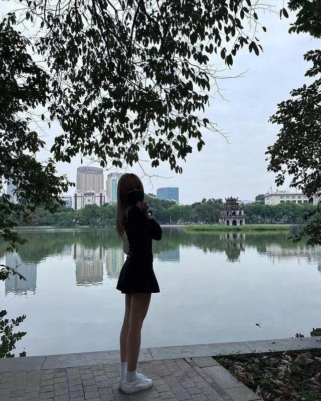 Bái phục Lệ Quyên, Thảo Nhi Lê mặc phong phanh giữa gió lạnh-15