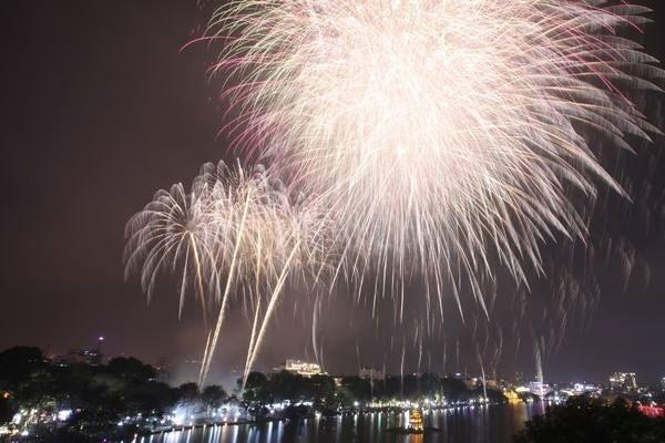 Hà Nội bắn pháo hoa tại 31 điểm dịp Tết Quý Mão-1