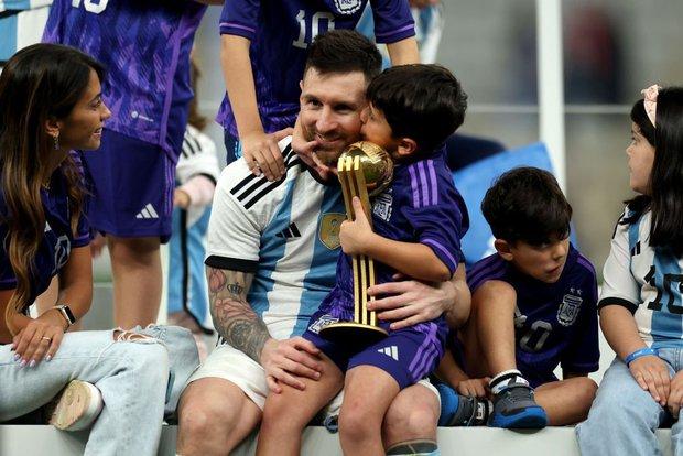Cậu nhóc Mateo Messi chiếm sóng sau chung kết World Cup-6