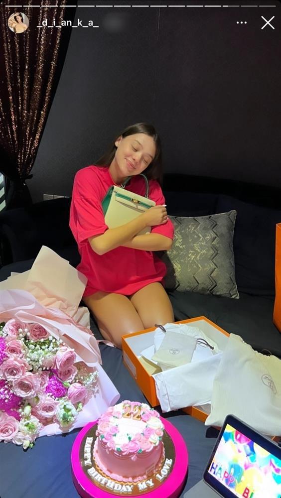 Vợ Bùi Tiến Dũng khoe quà chồng tặng, em vợ cũng có phần-6