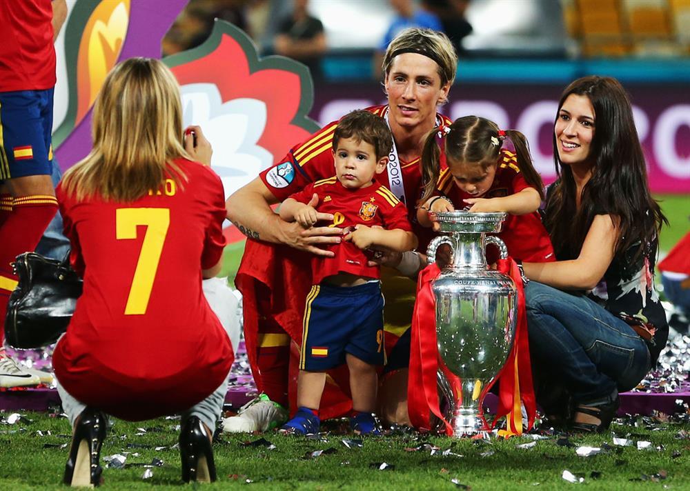 Messi và Fernando Torres: 2 nhà vô địch chung cách chọn vợ-3