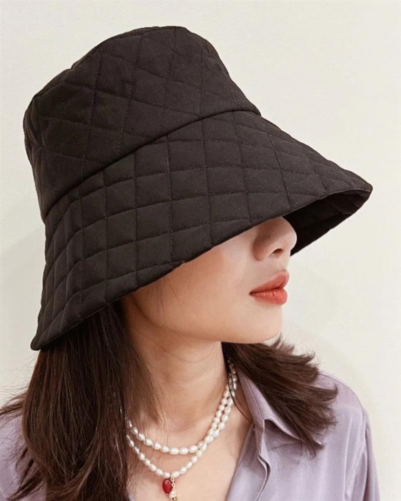 Kiểu mũ bucket được Hailey Bieber, Gigi Hadid lăng xê mùa lạnh-4