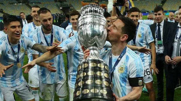Messi thắng 3 ngôi sao bóng đá đương thời để giành 3 chức vô địch-2