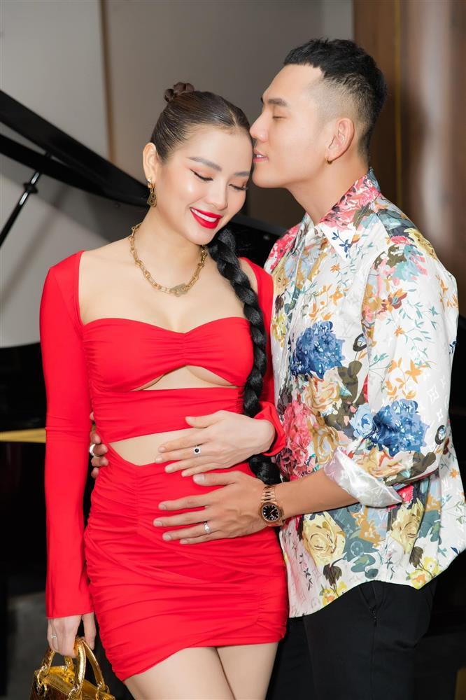 Phương Trinh Jolie bầu bí vẫn không ngán đụng váy Hồ Ngọc Hà-1