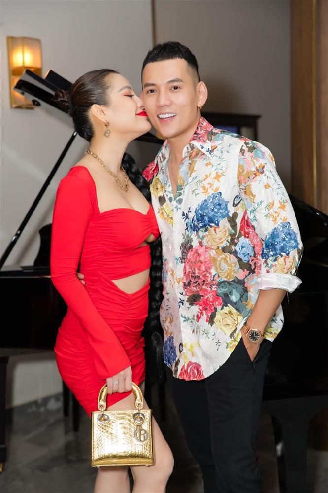 Phương Trinh Jolie bầu bí vẫn không ngán đụng váy Hồ Ngọc Hà-4