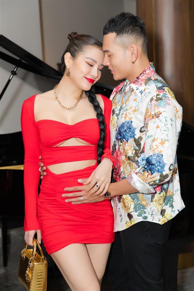 Phương Trinh Jolie bầu bí vẫn không ngán đụng váy Hồ Ngọc Hà-3