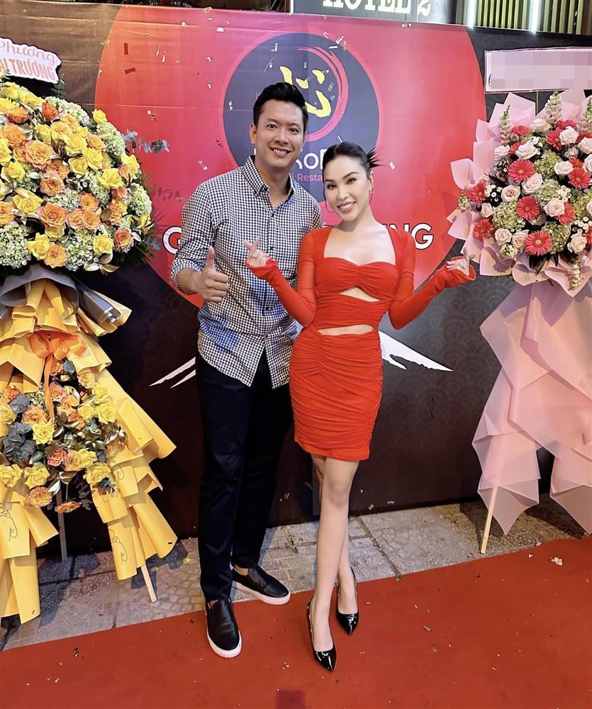 Phương Trinh Jolie bầu bí vẫn không ngán đụng váy Hồ Ngọc Hà-13