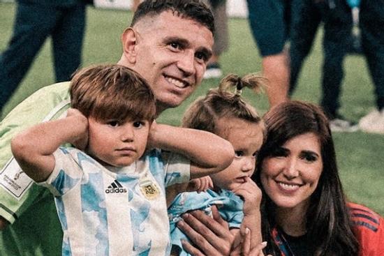 Hôn nhân viên mãn với mối tình đầu của thủ môn xuất sắc nhất World Cup 2022